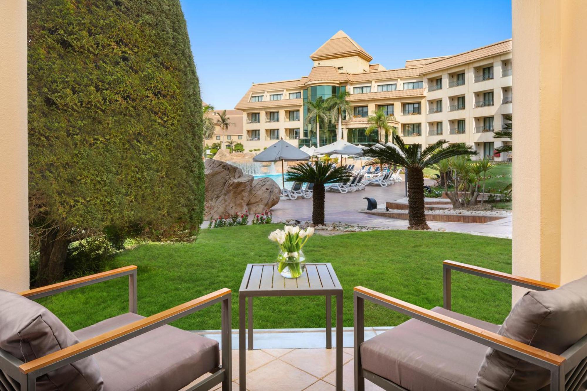 Hilton Pyramids Golf Hotel 6th of October City Room photo